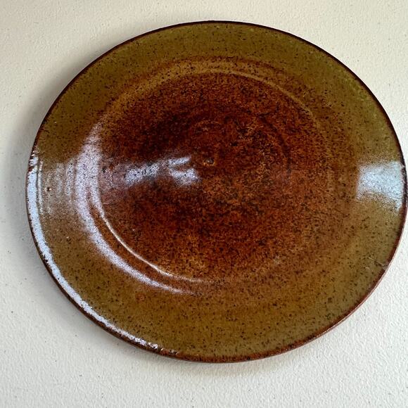 Studio Art Pottery Plates Set of 2 Brown Glossy Finish 10.5" Signed - Picture 6 of 10